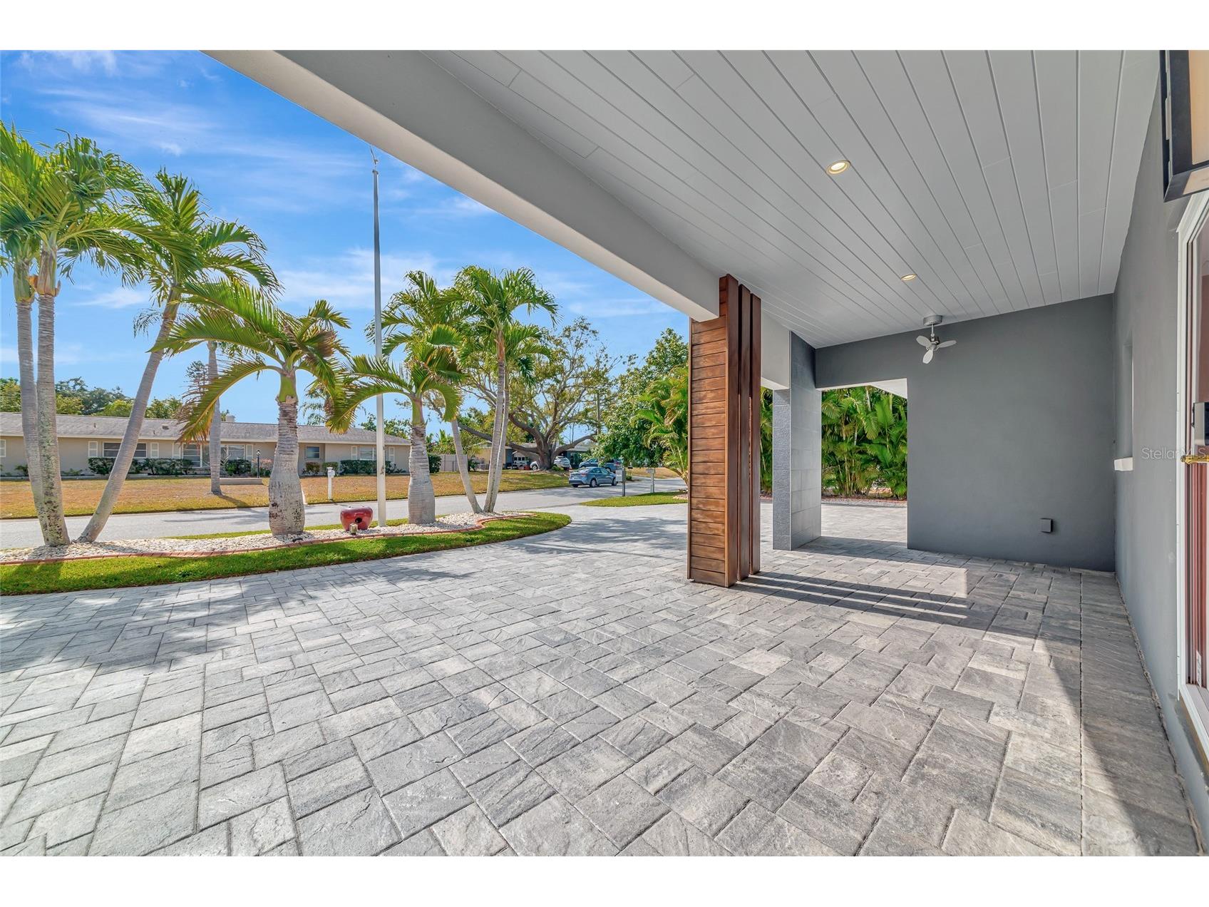 2639 Bougainvillea Street Sarasota FL 34239 A4681333 image44