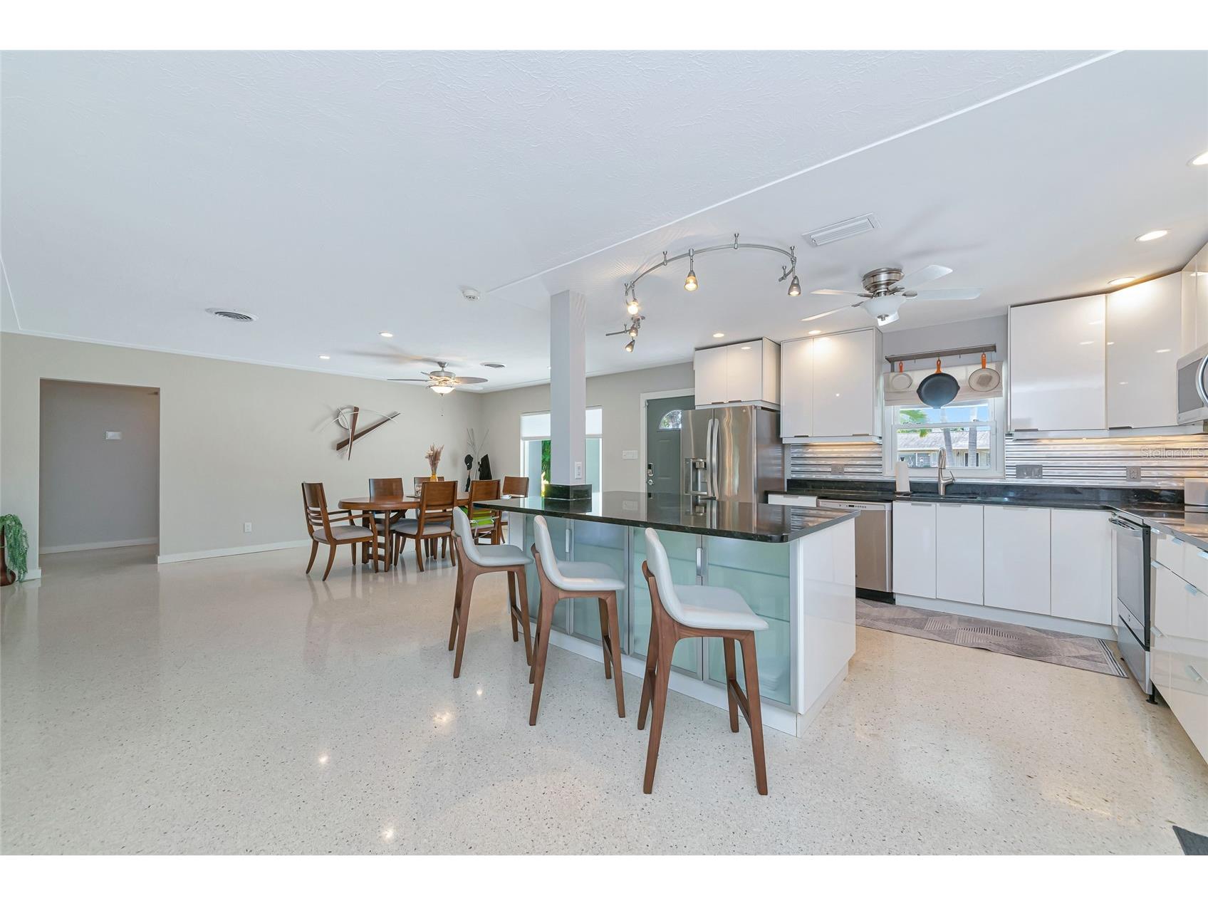 2639 Bougainvillea Street Sarasota FL 34239 A4681333 image8