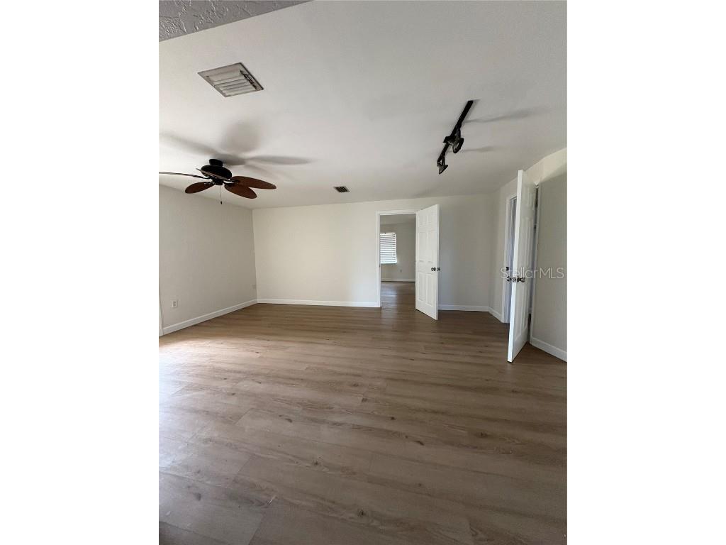 264 44th Avenue NE Saint Petersburg FL 33703 TB8430282 image11