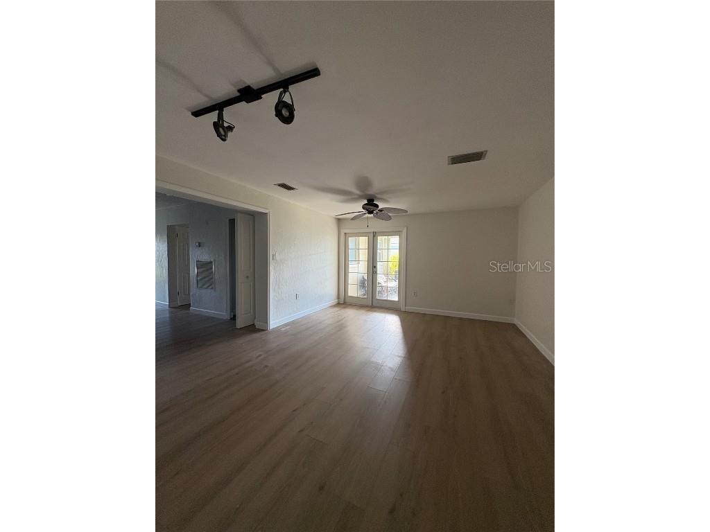 264 44th Avenue NE Saint Petersburg FL 33703 TB8430282 image13