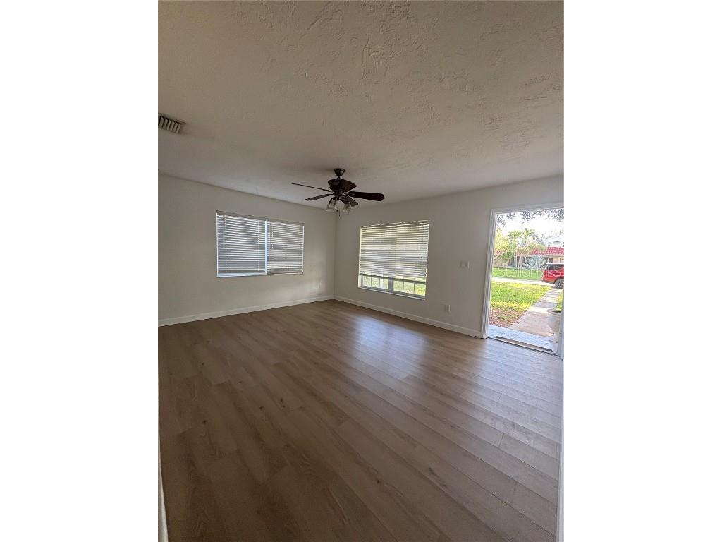 264 44th Avenue NE Saint Petersburg FL 33703 TB8430282 image2