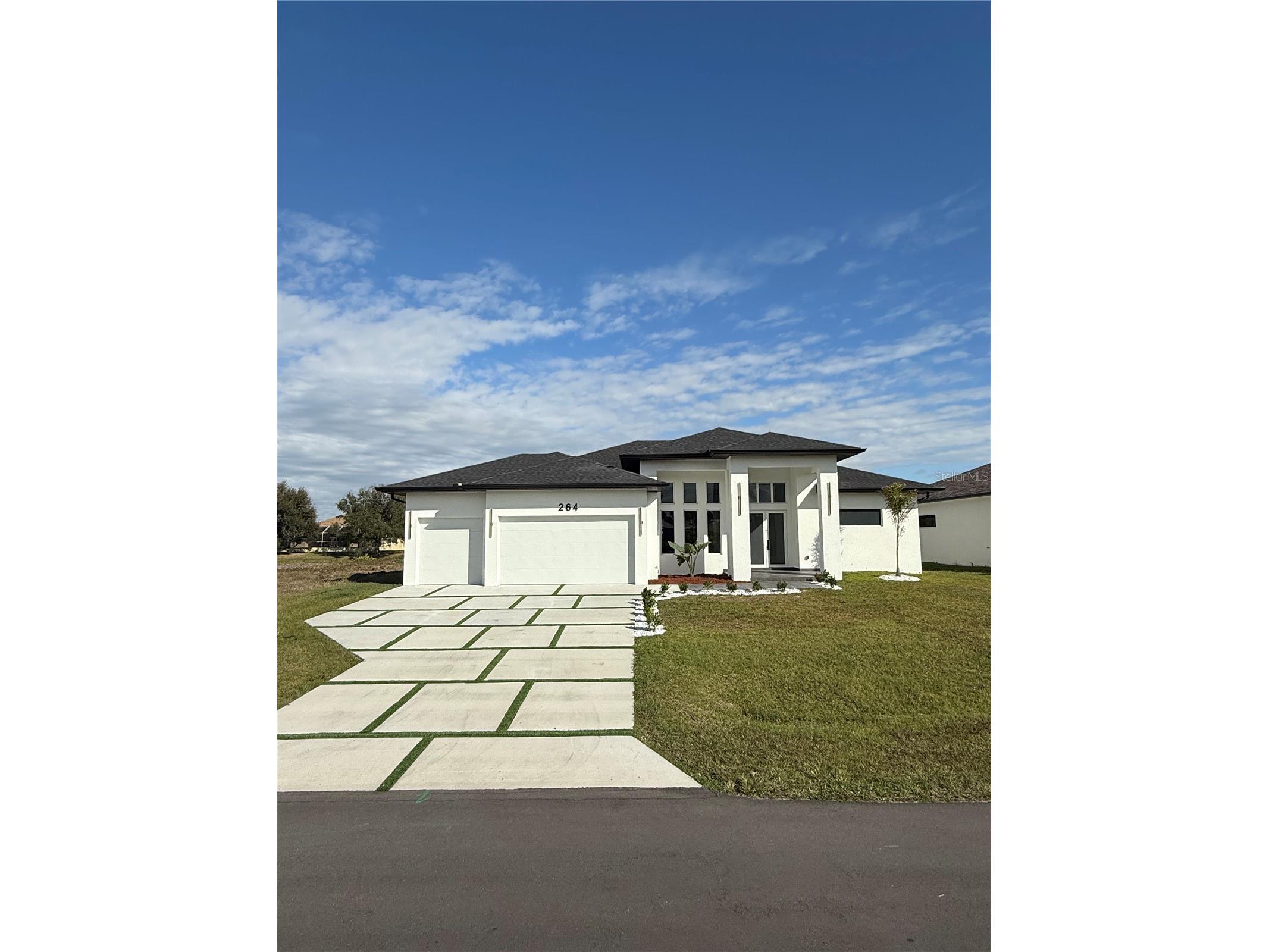 264 W Pine Valley Lane Rotonda West FL 33947 A4677532 image1