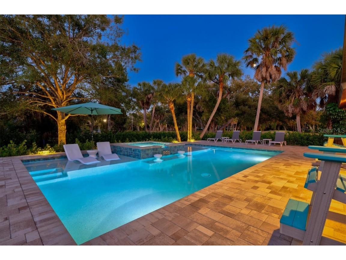 2641 Hyde Park Street Sarasota FL 34239 A4674478 image1