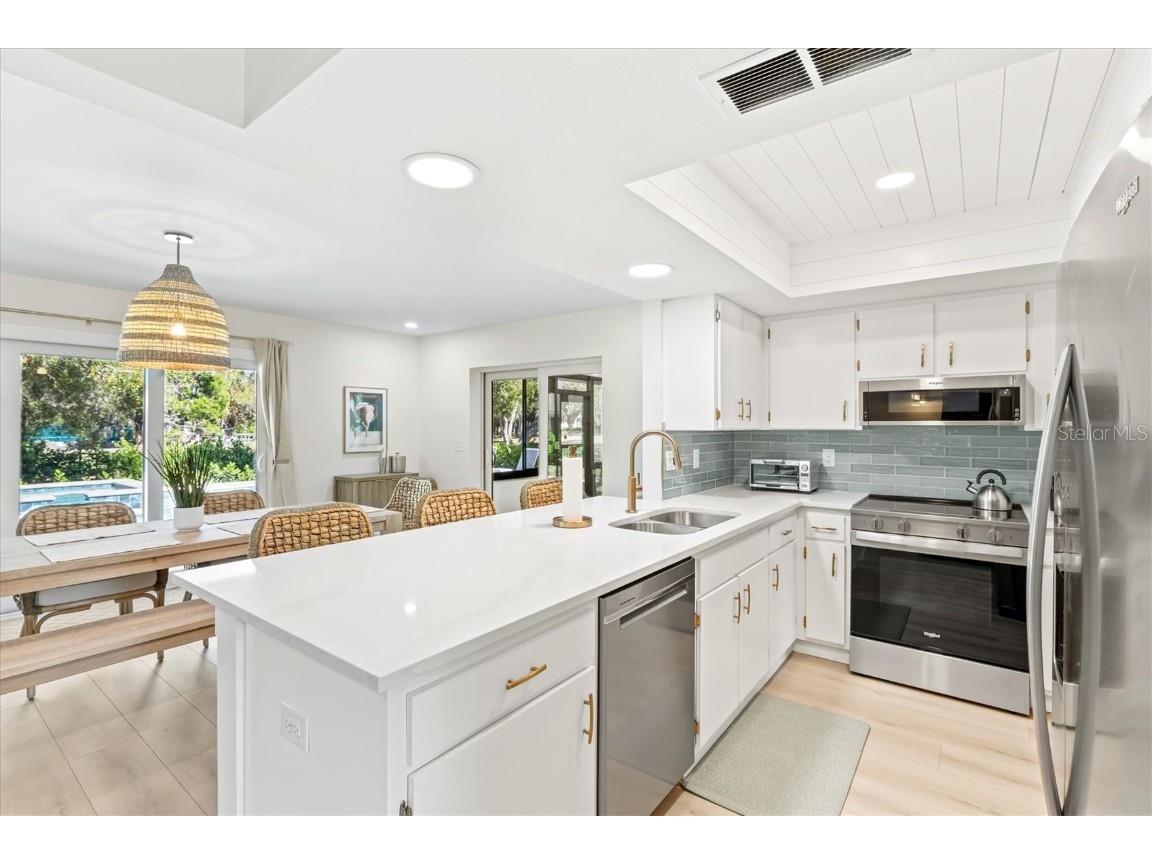 2641 Hyde Park Street Sarasota FL 34239 A4674478 image18