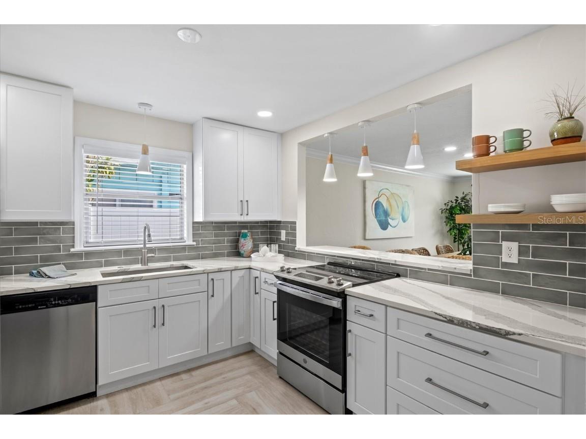 2641 Martin Street Sarasota FL 34237 A4587848 image16