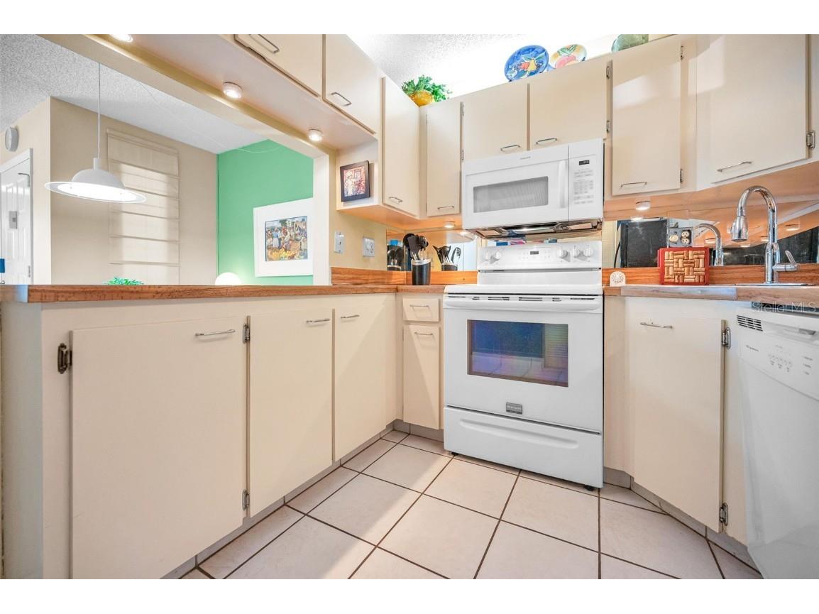 2642 Pine Ridge Way S #D2 Palm Harbor FL 34684 TB8423017 image18