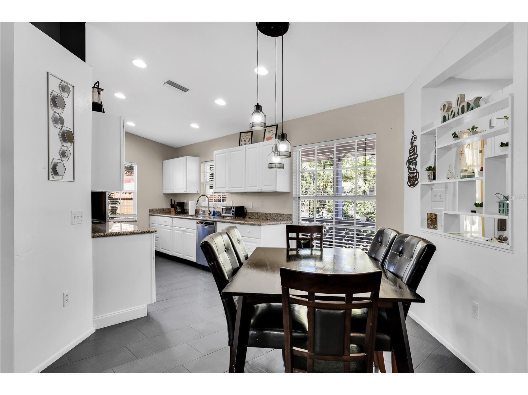 2648 Nassau Street Sarasota FL 34231 A4684827 image6