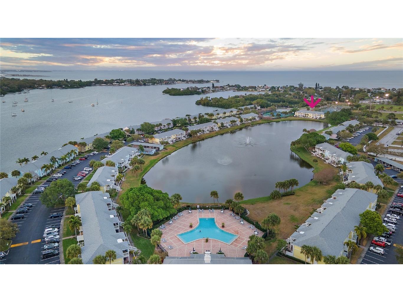 265 Seahorse Drive SE #B Saint Petersburg FL 33705 U8226772 image1