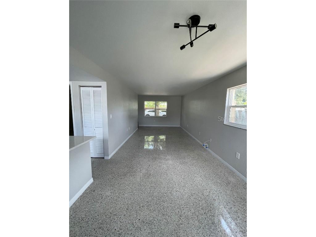 2650 15th Street N Saint Petersburg FL 33704 TB8452462 image3