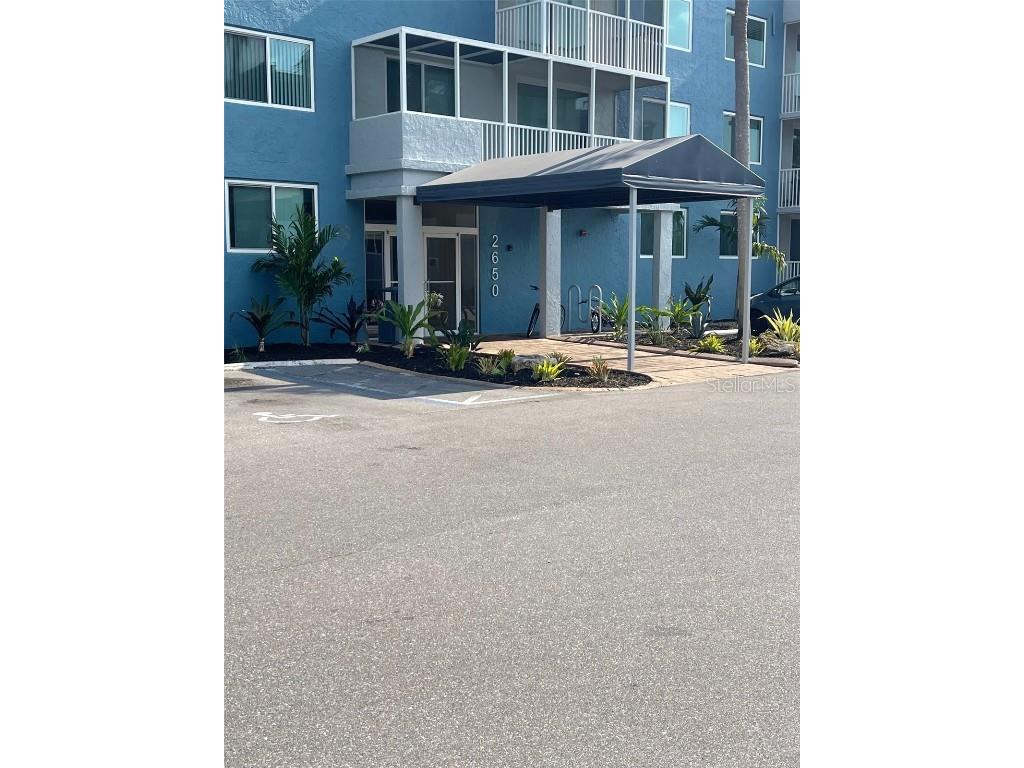 2650 Coconut Bay Ln #523 Sarasota FL 34237 A4605041 image1