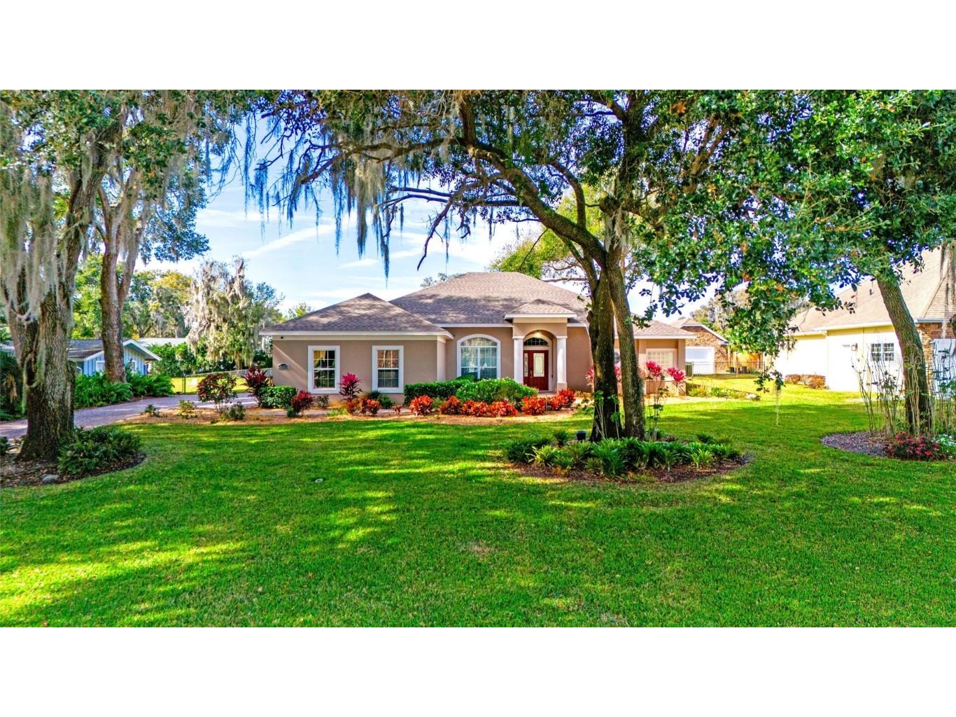 26505 Savage Cir Howey In The Hills FL 34737 G5078166 image1
