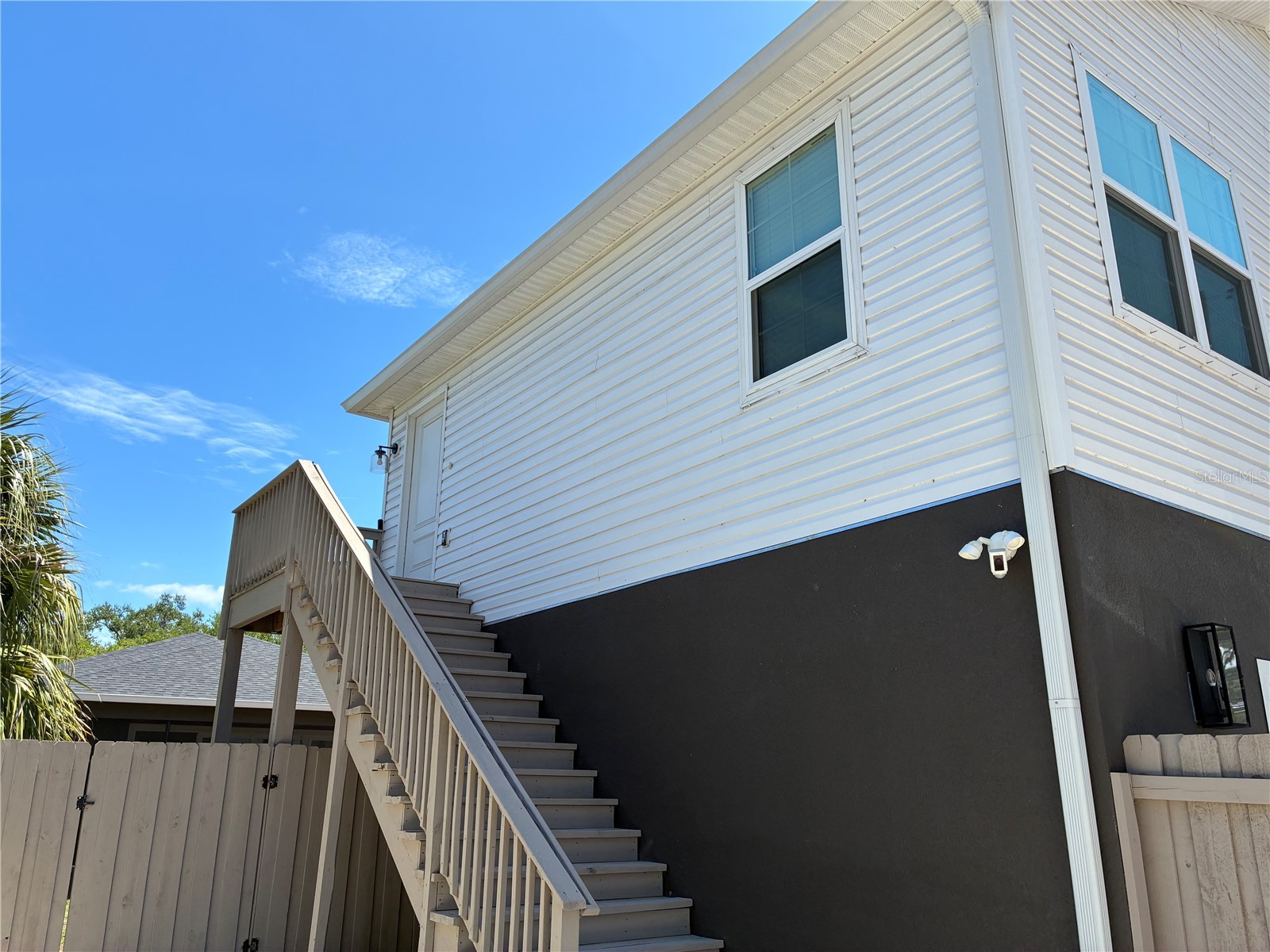 2651 1/2 Bayside Drive S Saint Petersburg FL 33705 TB8483589 image1