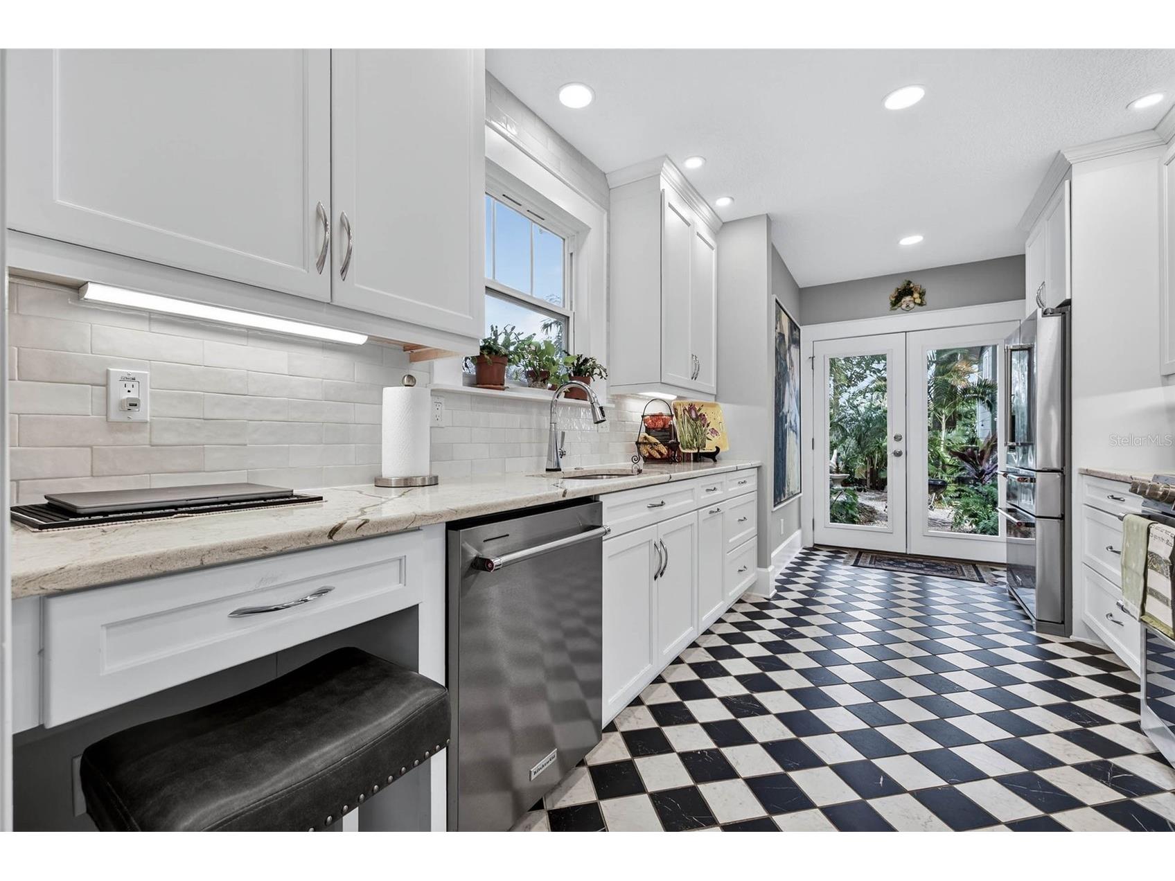 2651 3rd Avenue N Saint Petersburg FL 33713 TB8492777 image15