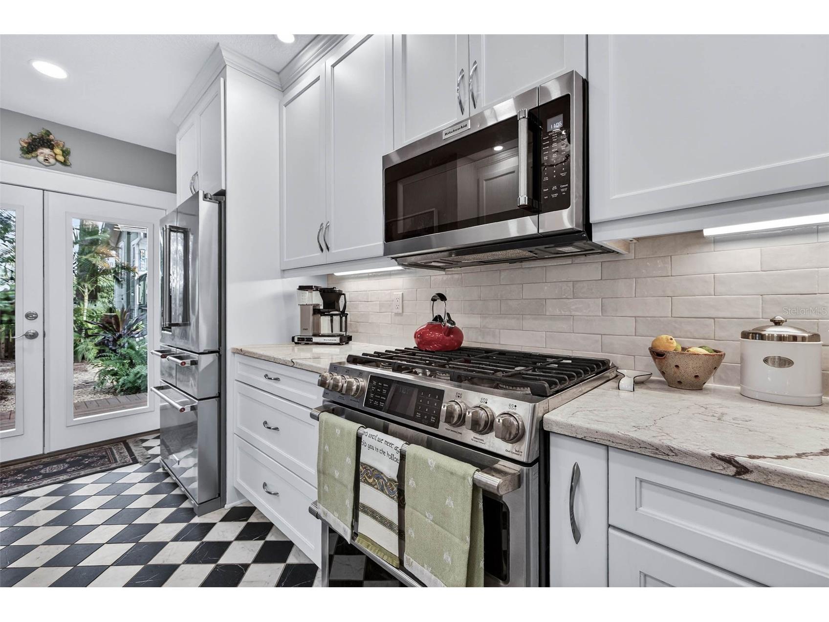 2651 3rd Avenue N Saint Petersburg FL 33713 TB8492777 image18