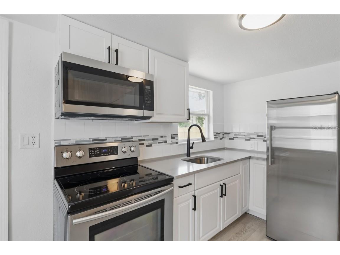 2652 26th Street Sarasota FL 34234 A4653670 image7