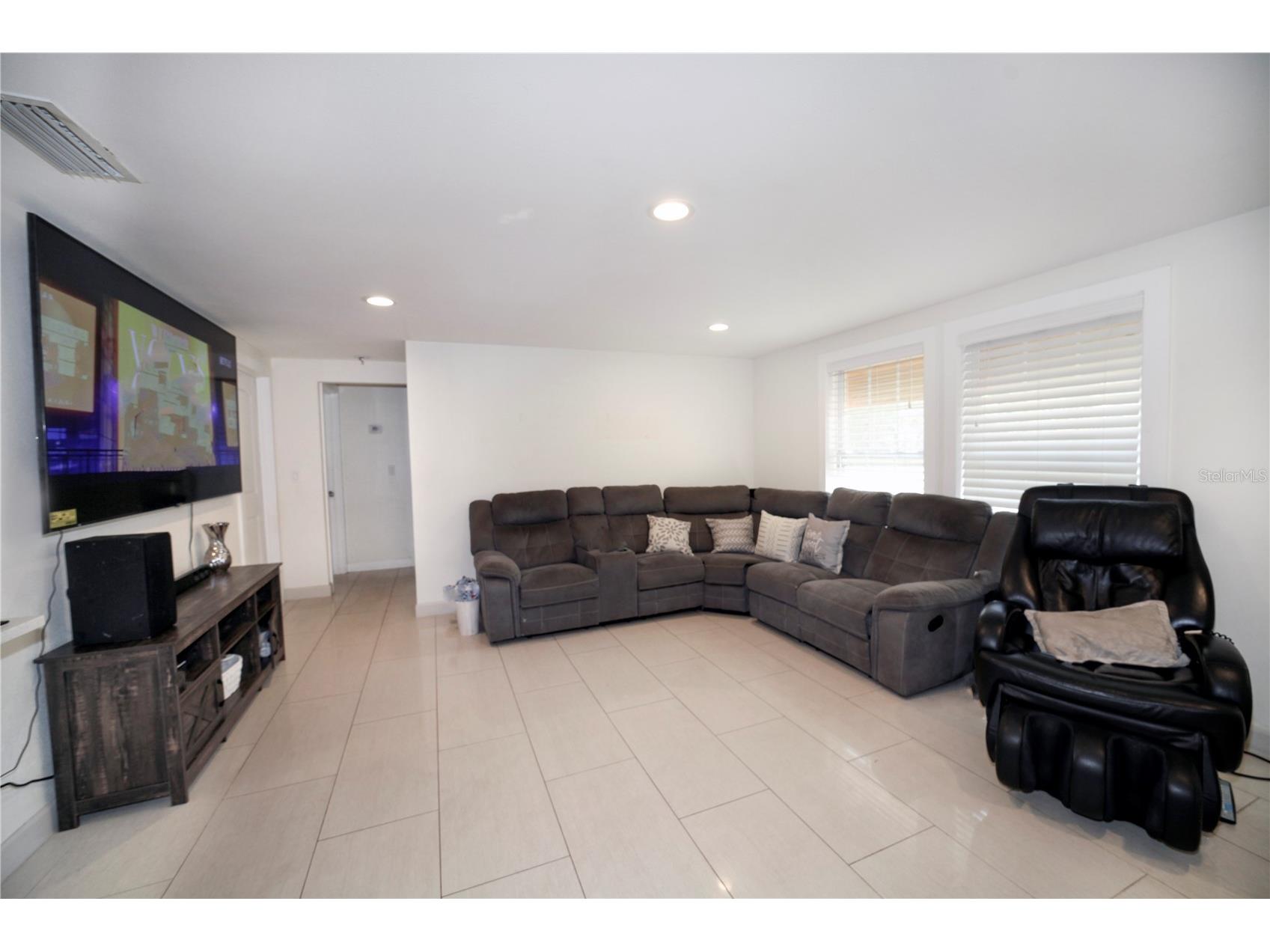 2653 22nd Street Sarasota FL 34234 A4681709 image4
