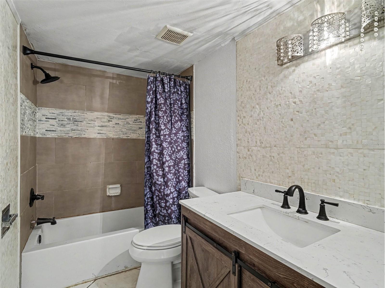 2653 Woodgate Lane #E-3 Sarasota FL 34231 A4696931 image11