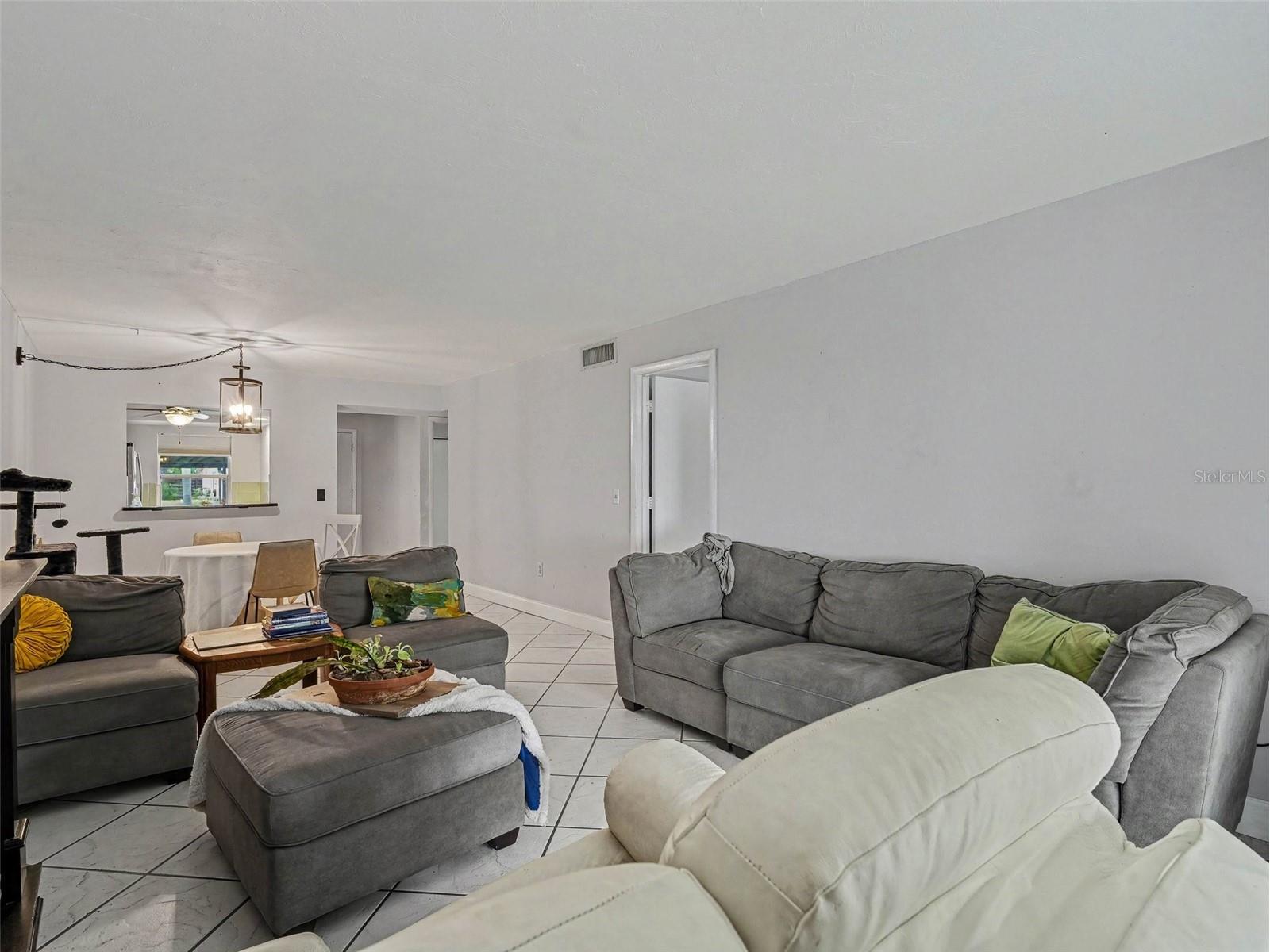 2653 Woodgate Lane #E-3 Sarasota FL 34231 A4696931 image5