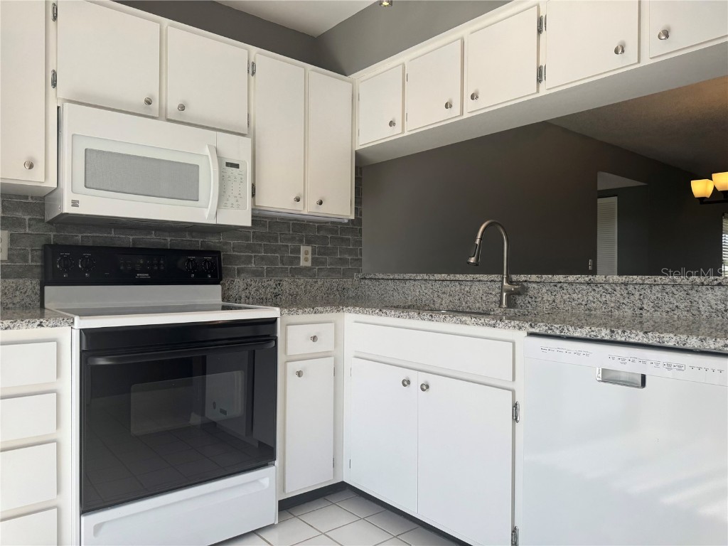 266 Cerromar Way S #55 Venice FL 34293 N6131800 image9