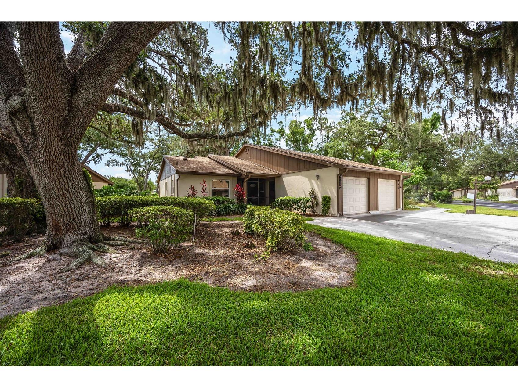 266 Oak Hill Drive #34 Sarasota FL 34232 A4696620 image1