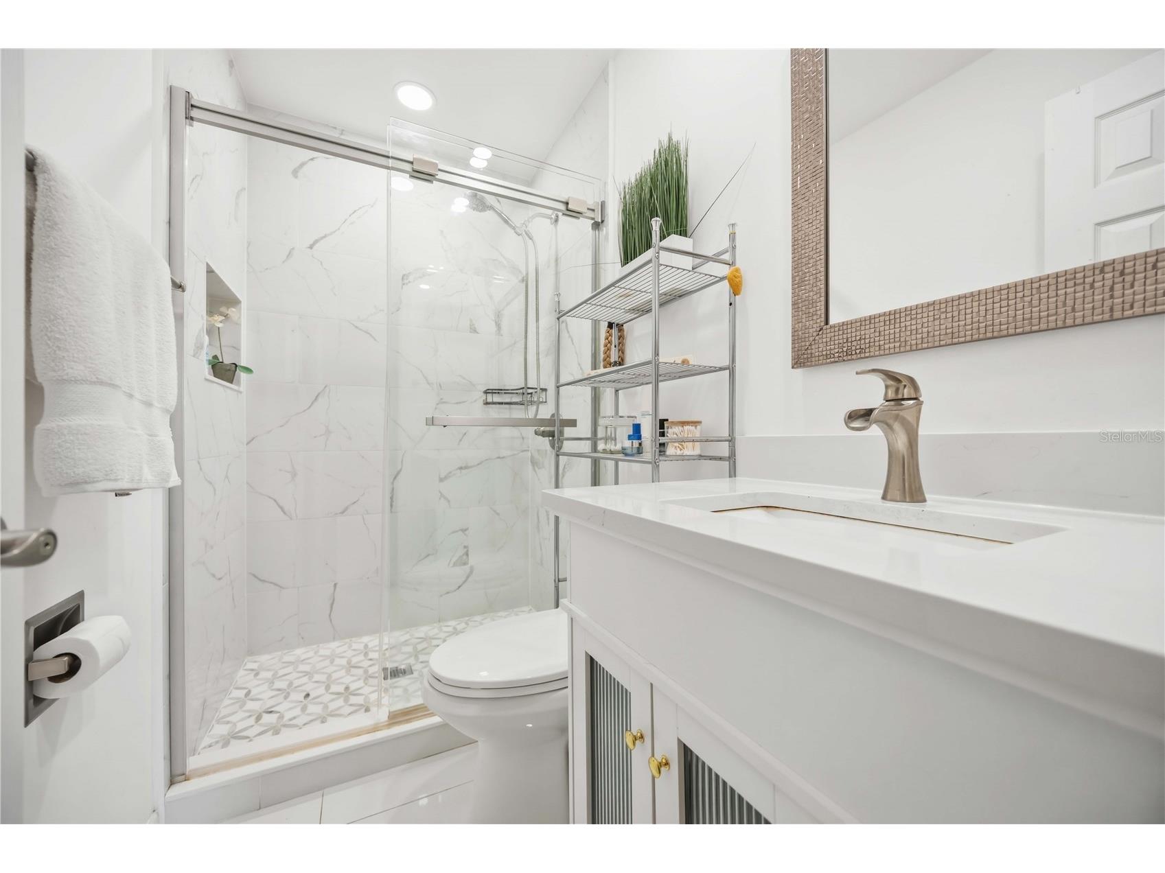 266 Oak Hill Drive #34 Sarasota FL 34232 A4696620 image13