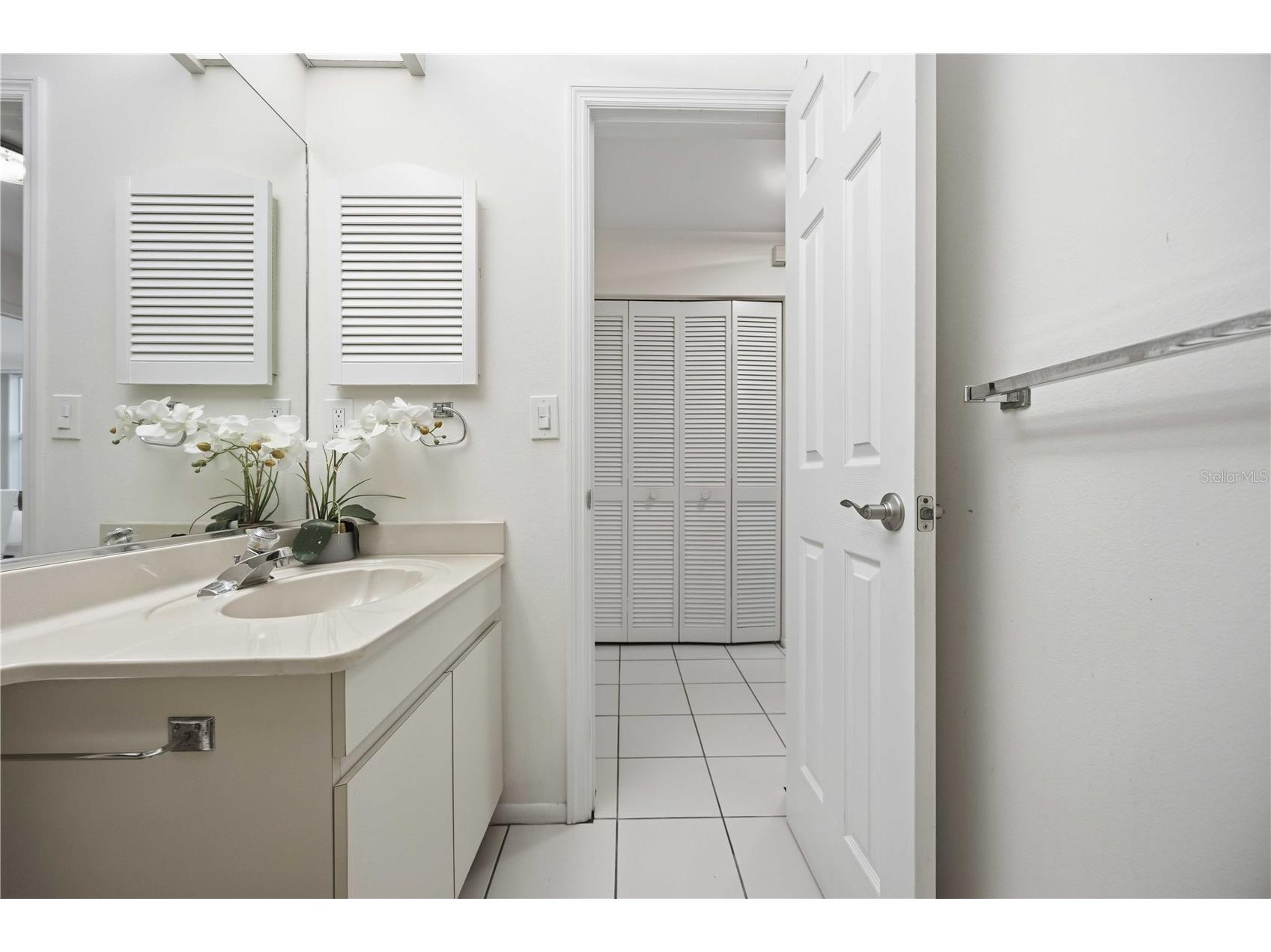 266 Oak Hill Drive #34 Sarasota FL 34232 A4696620 image17