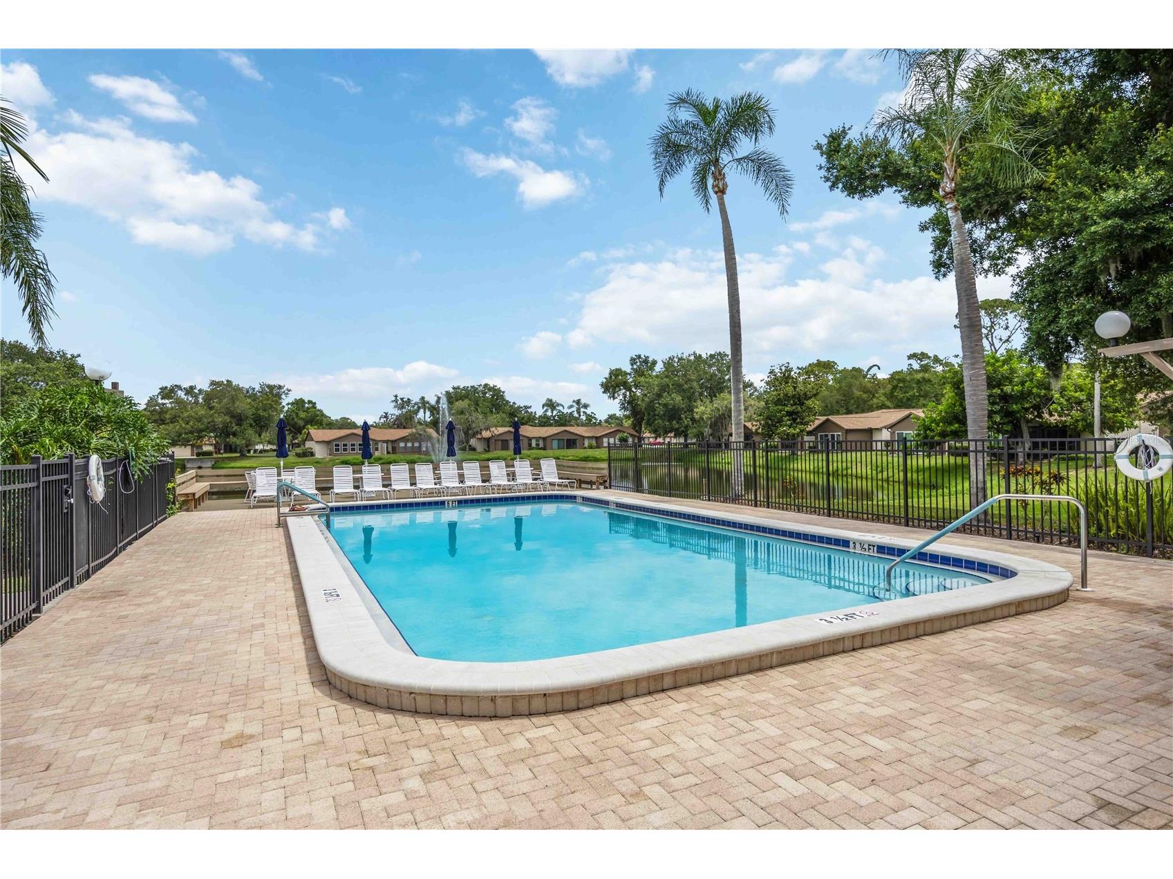 266 Oak Hill Drive #34 Sarasota FL 34232 A4696620 image21