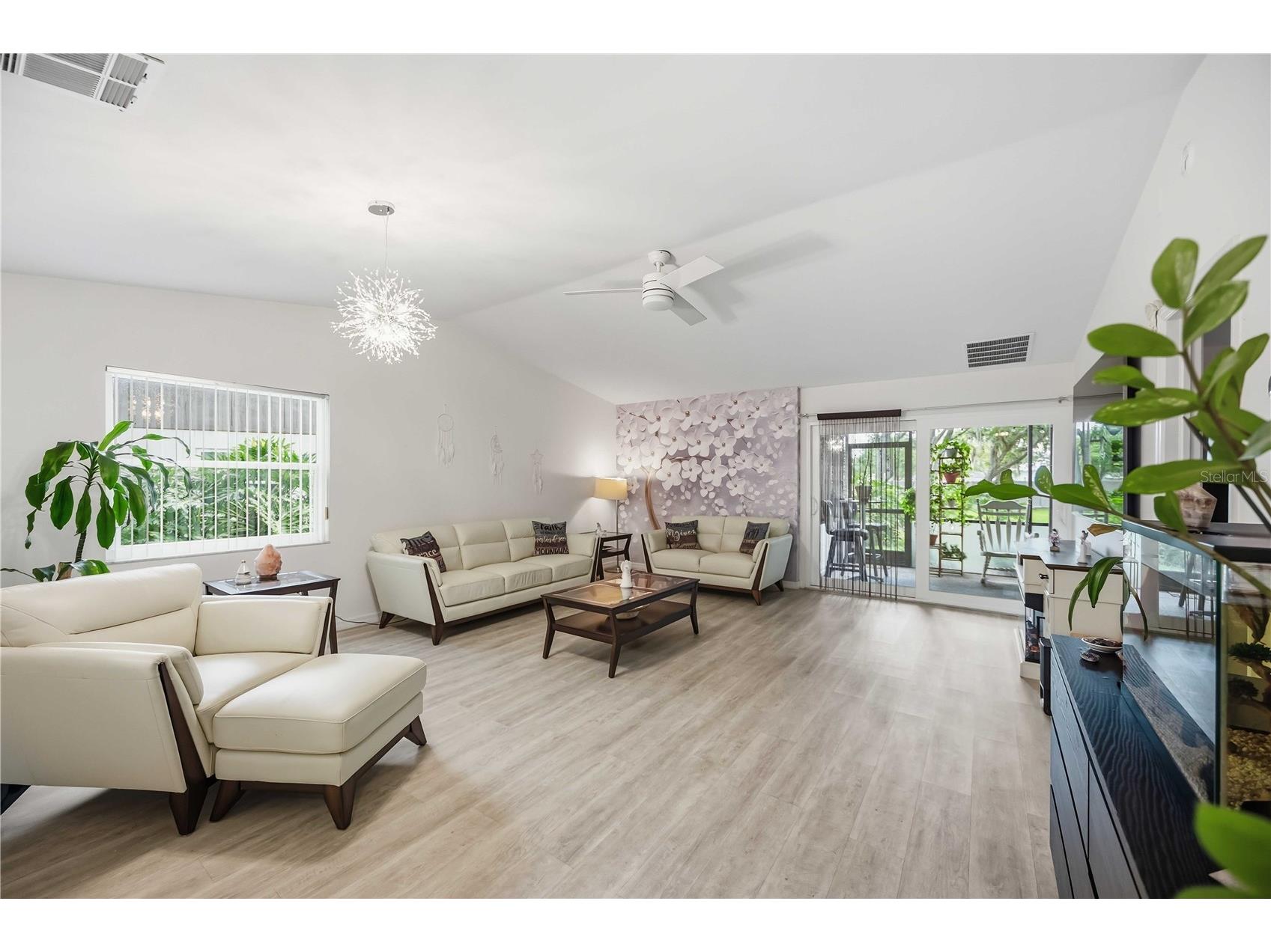 266 Oak Hill Drive #34 Sarasota FL 34232 A4696620 image4