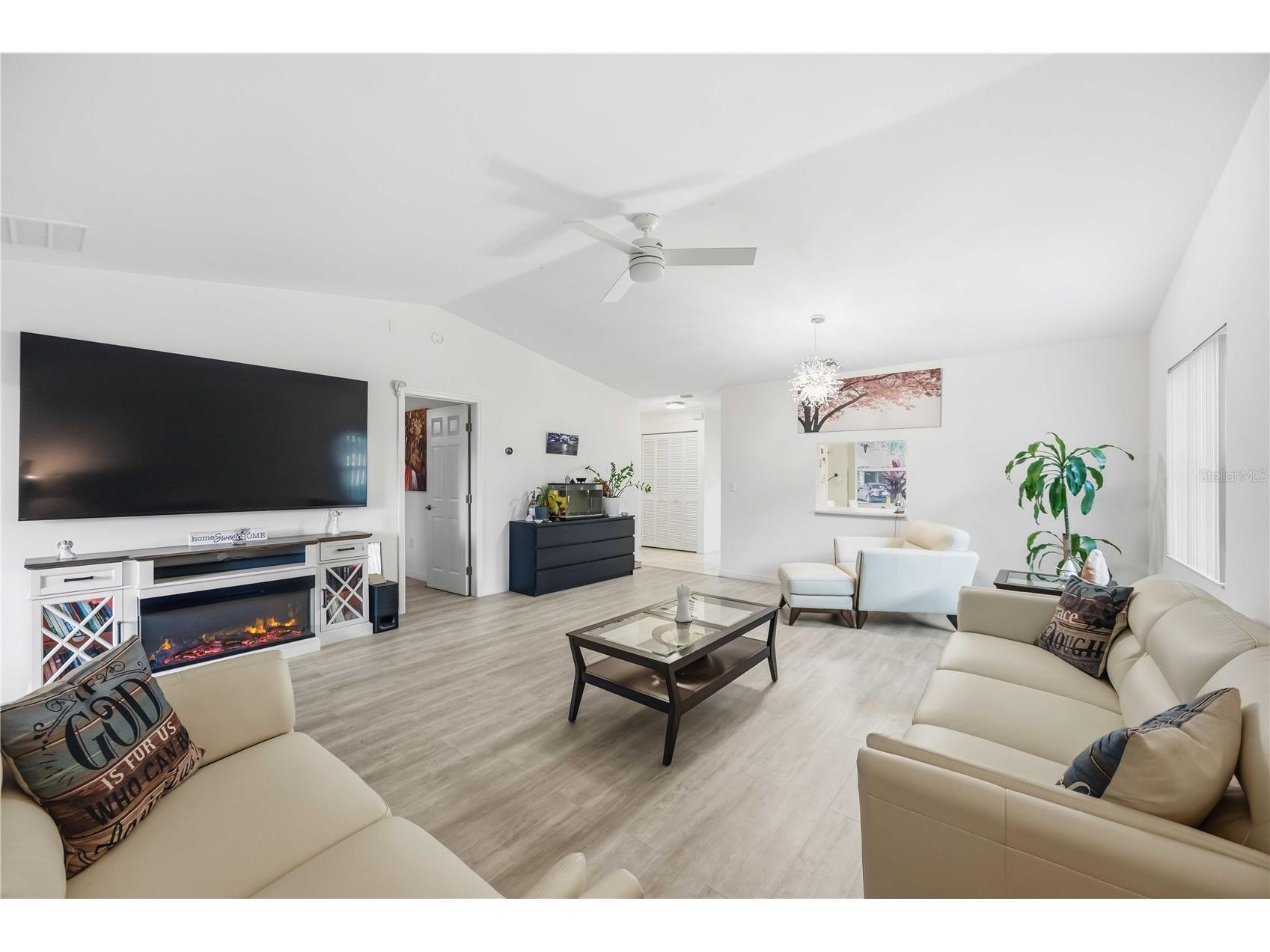 266 Oak Hill Drive #34 Sarasota FL 34232 A4696620 image5