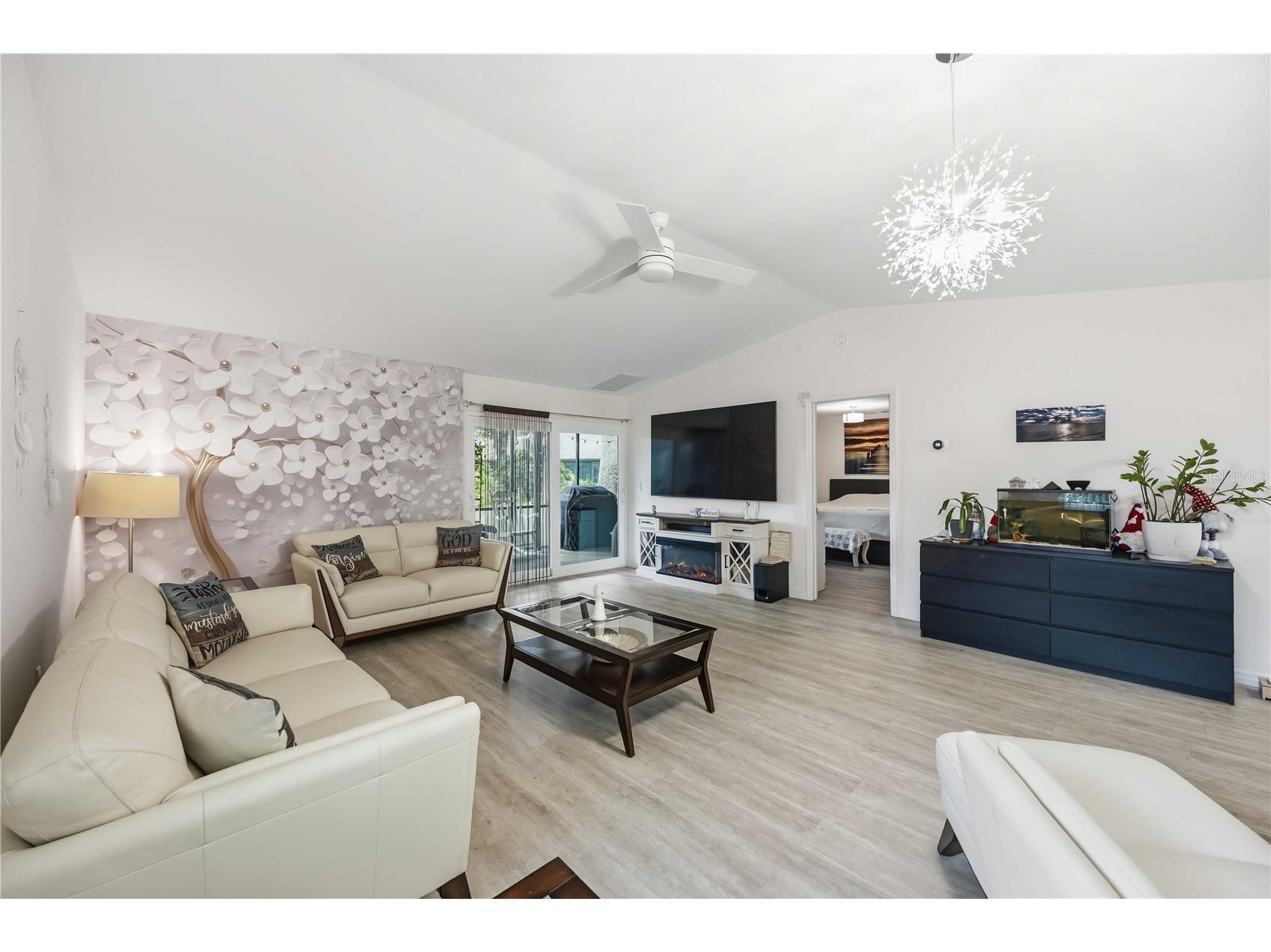 266 Oak Hill Drive #34 Sarasota FL 34232 A4696620 image6