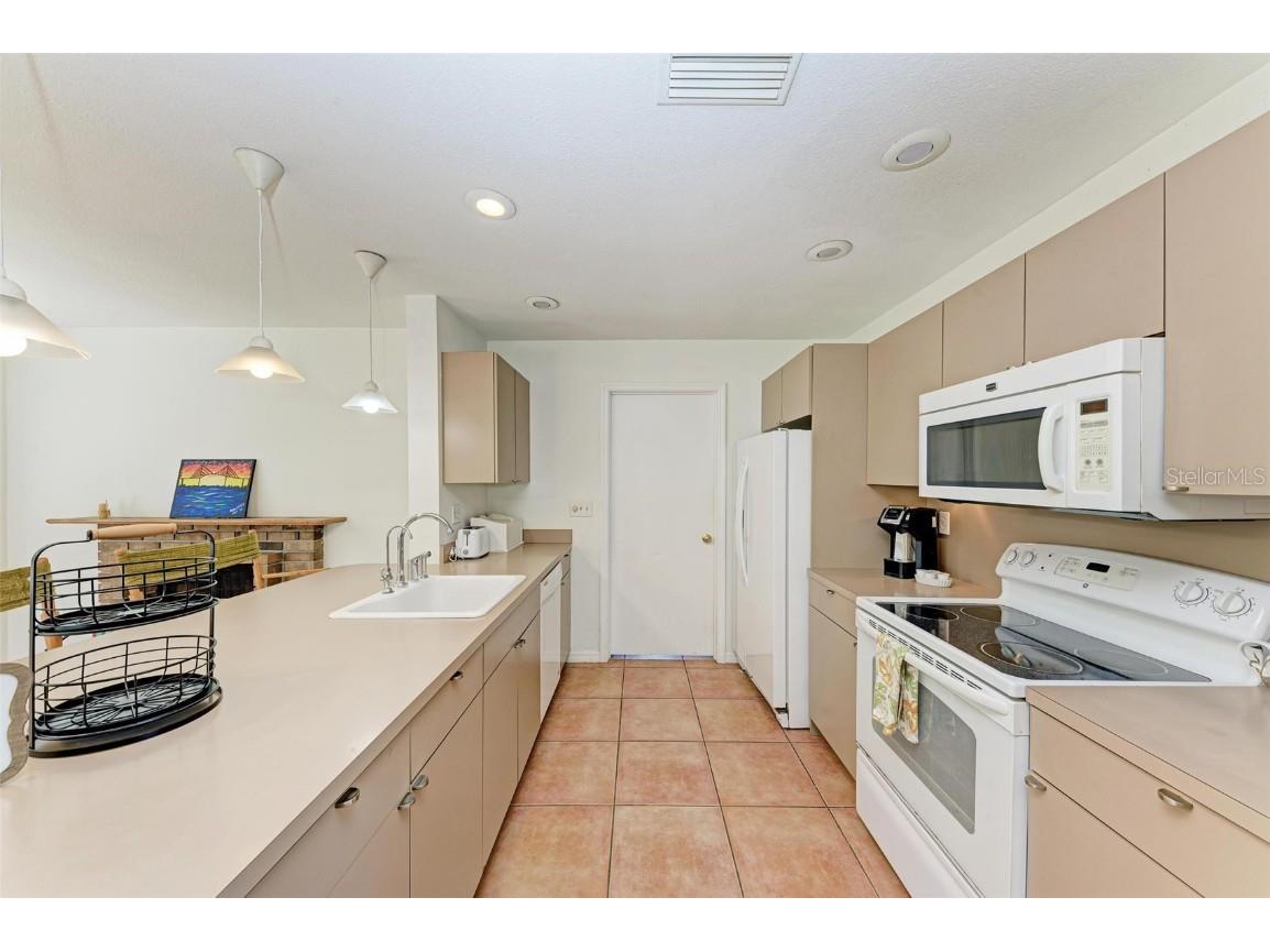 2660 Davis Boulevard Sarasota FL 34237 A4674070 image9