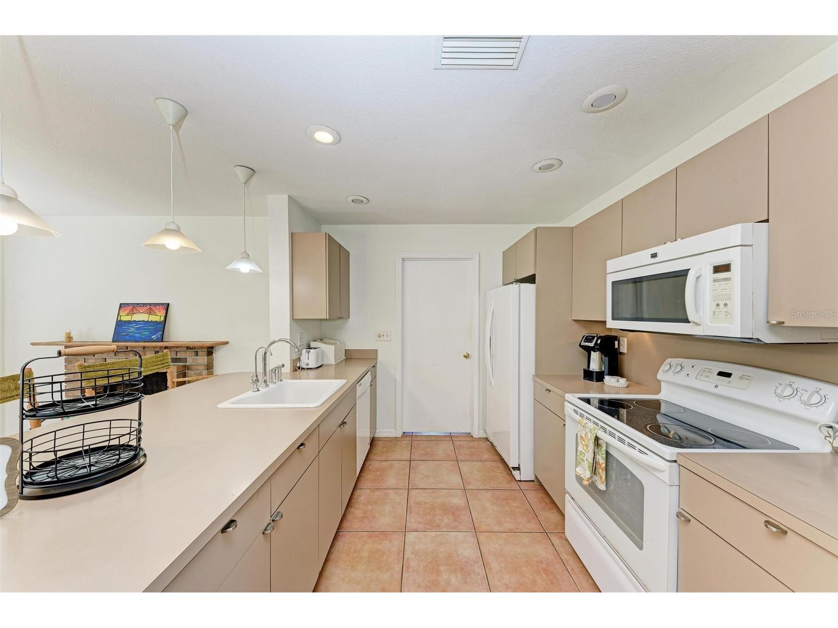 2660 Davis Boulevard Sarasota FL 34237 A4676514 image23