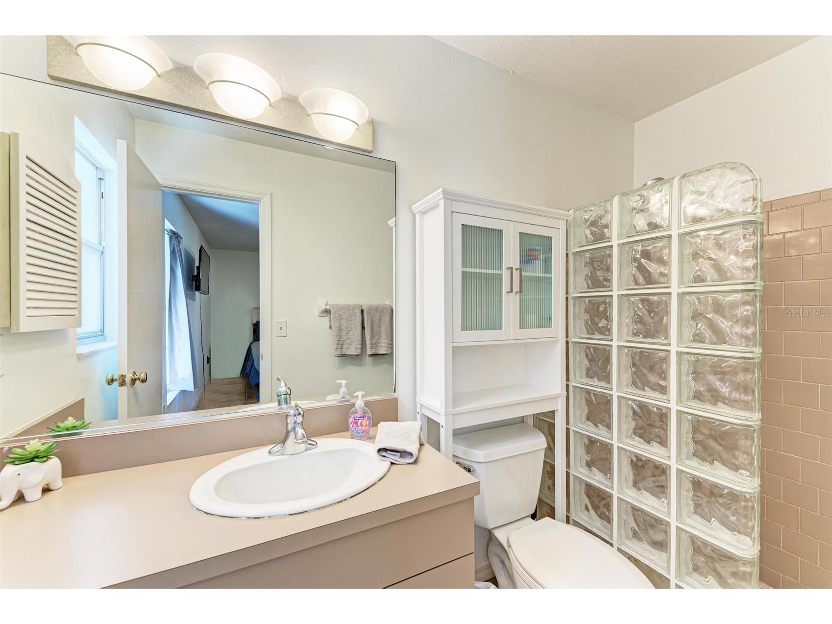 2660 Davis Boulevard Sarasota FL 34237 A4676514 image29