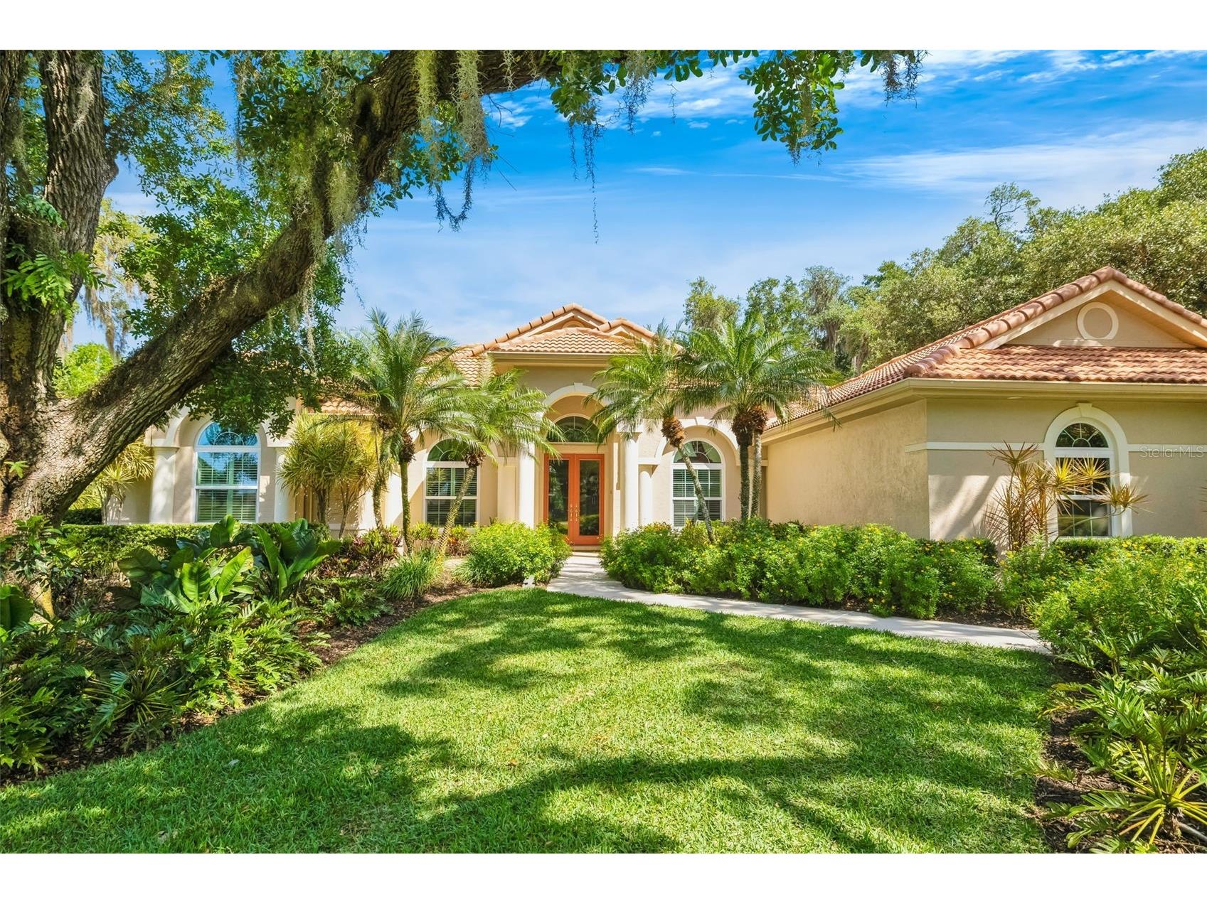 2660 Dick Wilson Drive Sarasota FL 34240 A4690365 image1