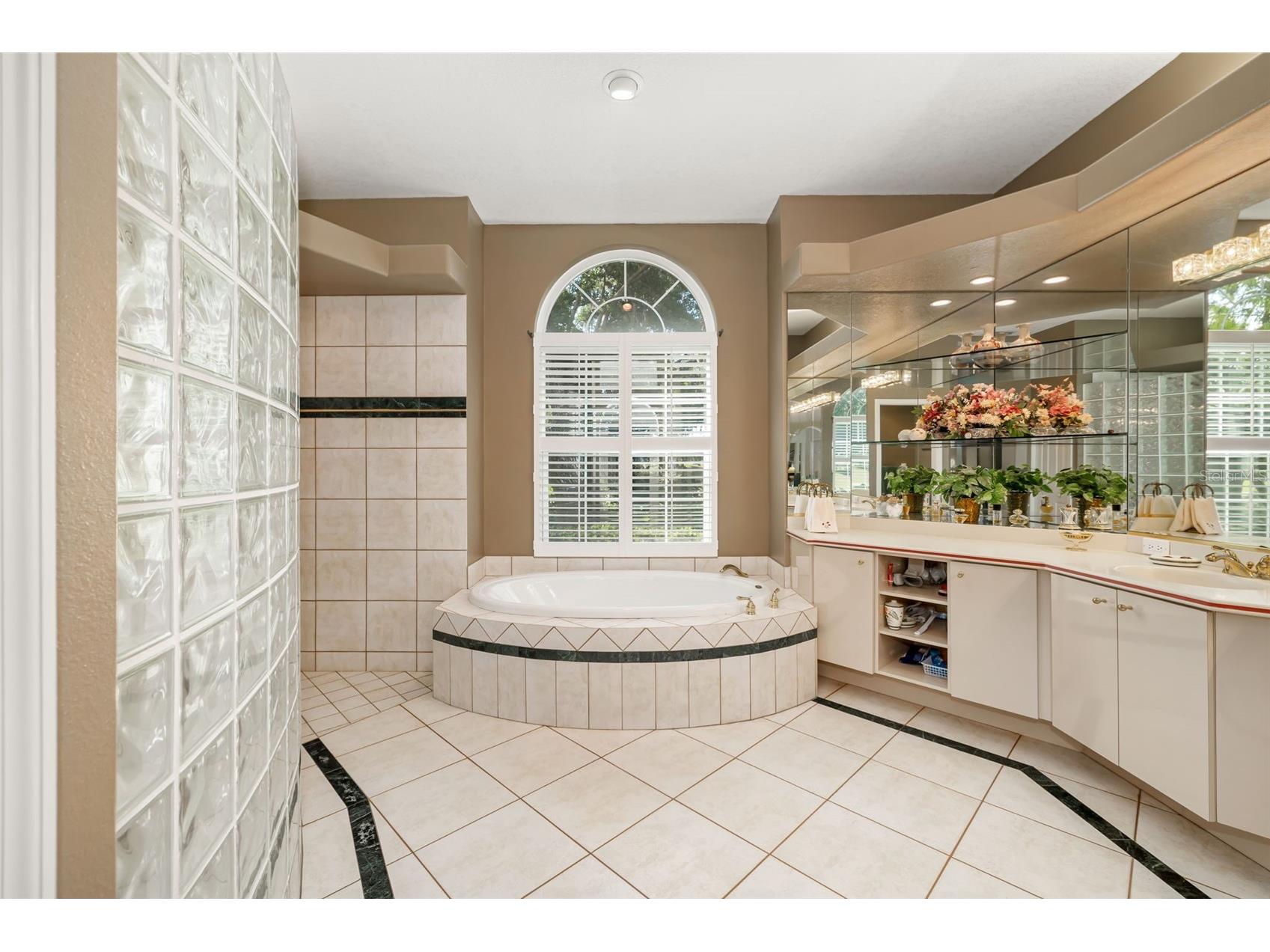 2660 Dick Wilson Drive Sarasota FL 34240 A4690365 image13