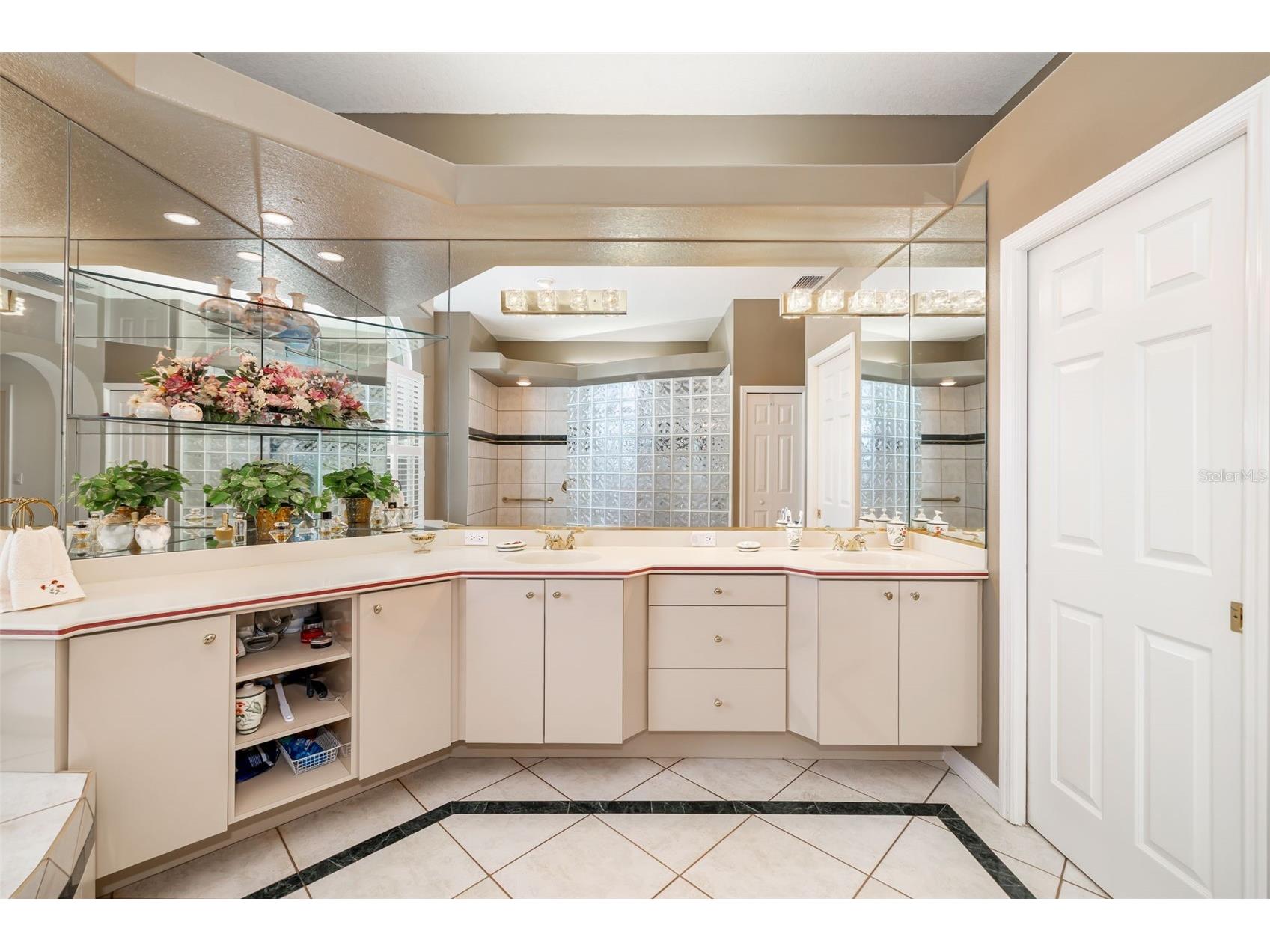 2660 Dick Wilson Drive Sarasota FL 34240 A4690365 image14