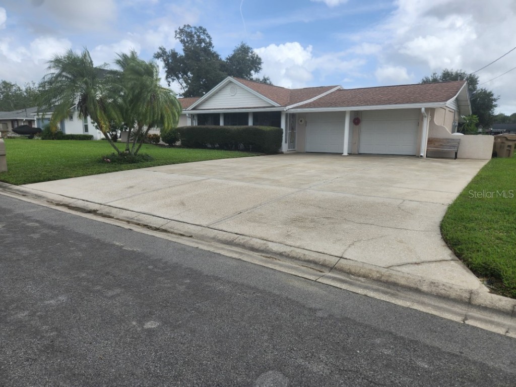 26630 Cayman Drive Tavares FL 32778 A4667130 image1