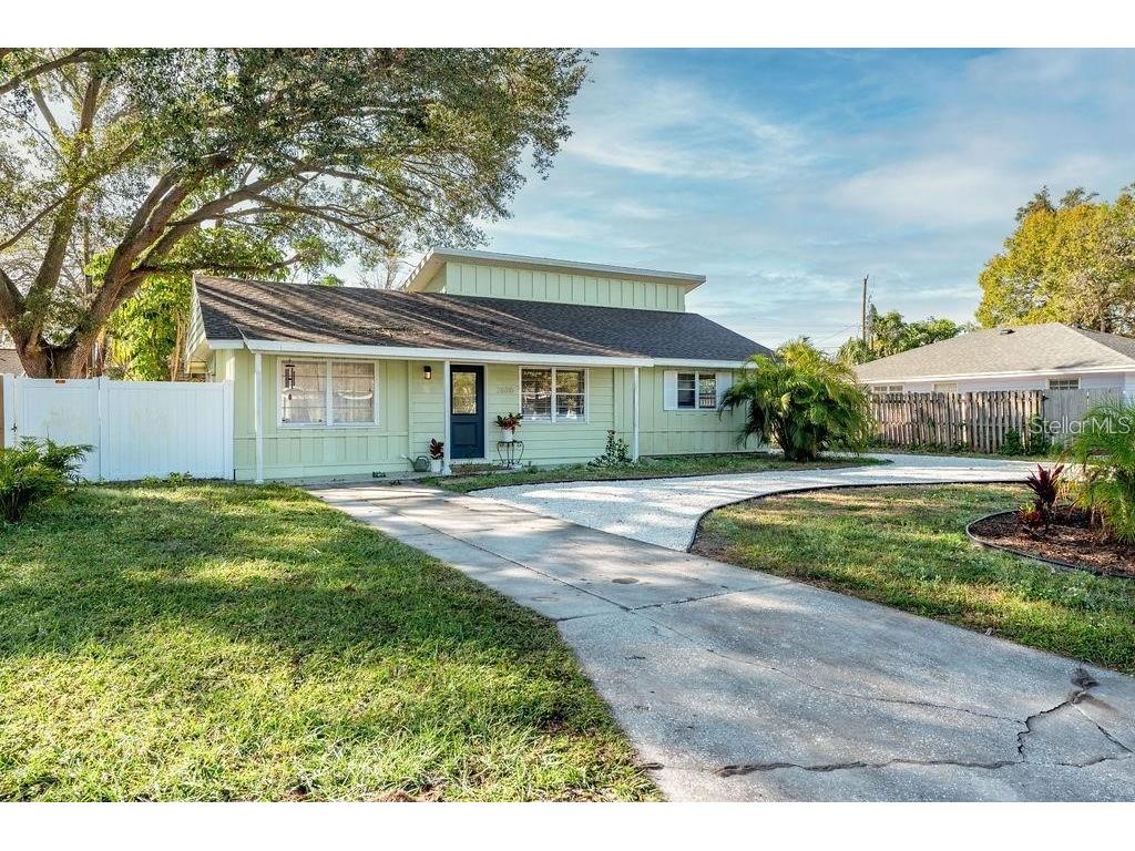2676 Martin Street Sarasota FL 34237 A4693424 image1