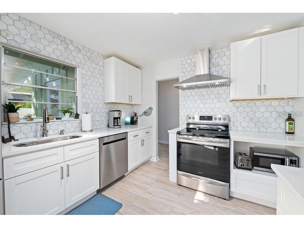 2676 Martin Street Sarasota FL 34237 A4693424 image15