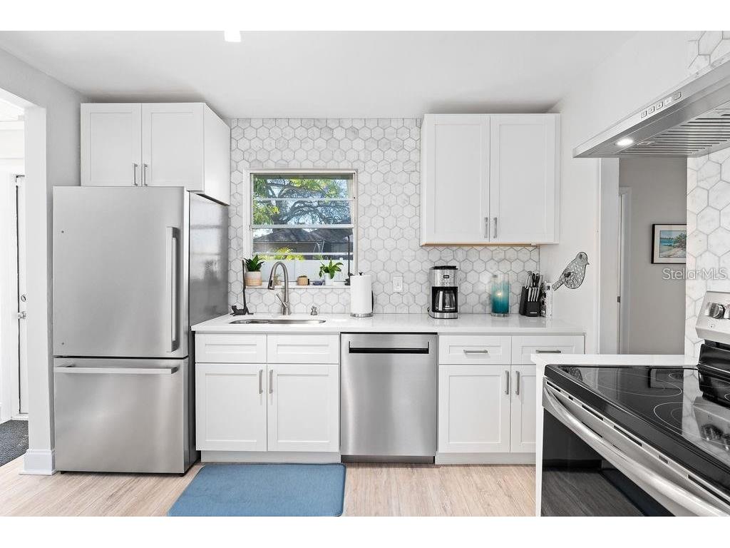 2676 Martin Street Sarasota FL 34237 A4693424 image16
