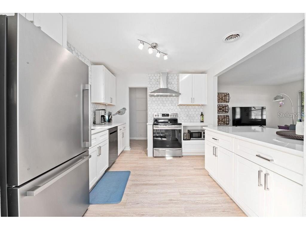 2676 Martin Street Sarasota FL 34237 A4693424 image18