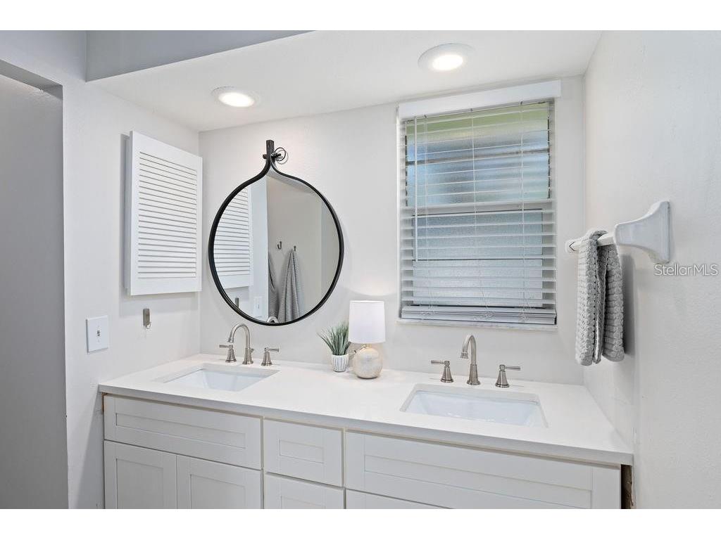 2676 Martin Street Sarasota FL 34237 A4693424 image25