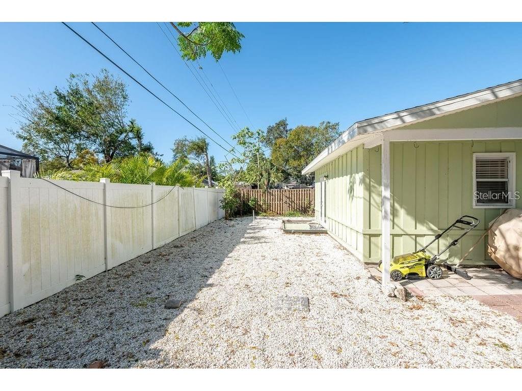 2676 Martin Street Sarasota FL 34237 A4693424 image37