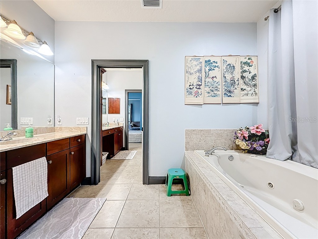 2679 Lakebreeze Lane S Clearwater FL 33759 TB8457253 image24