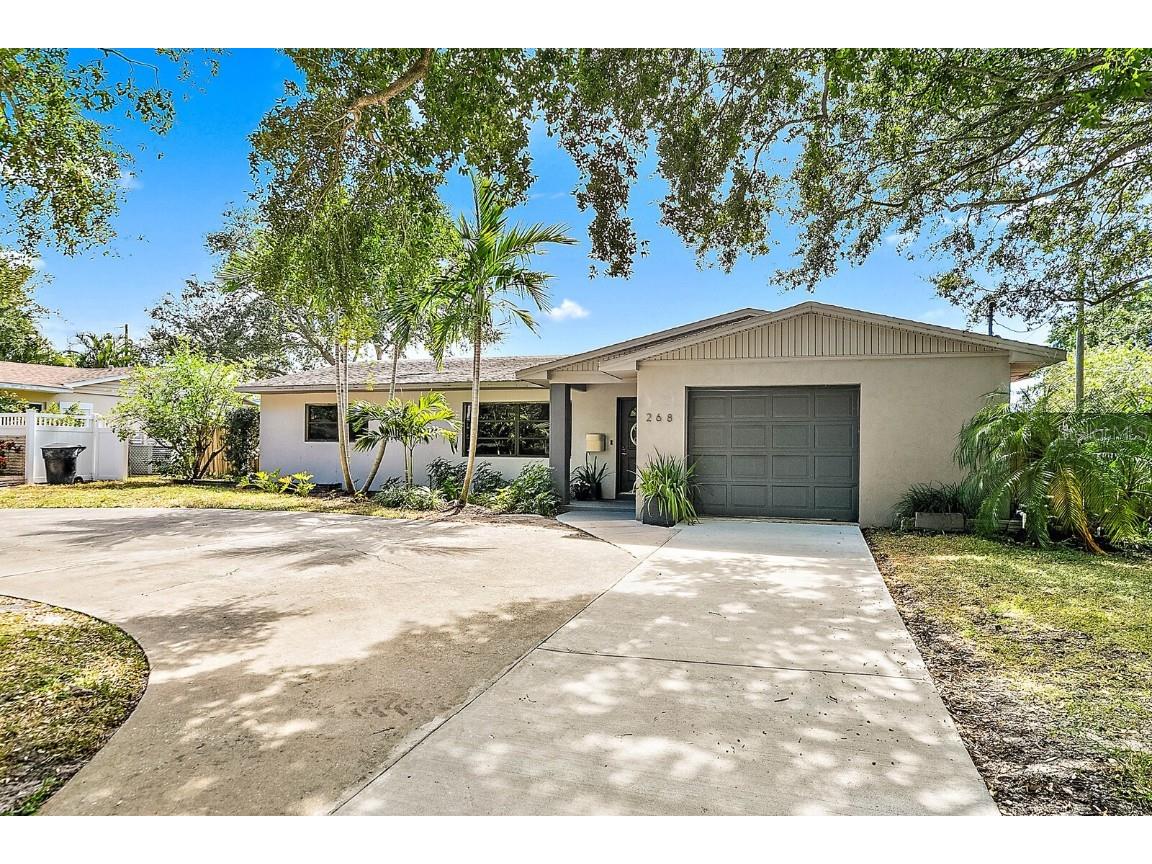 268 Belleair Drive NE Saint Petersburg FL 33704 A4513473 image1