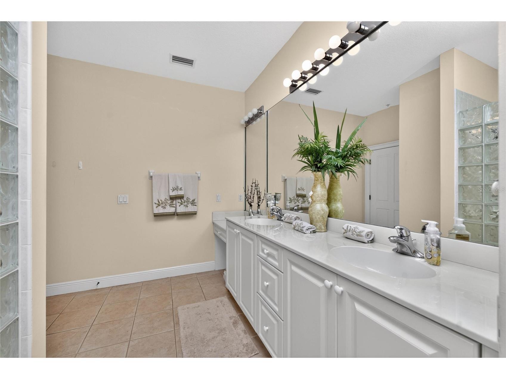 268 Lewis Circle #143 Punta Gorda FL 33950 C7526564 image37