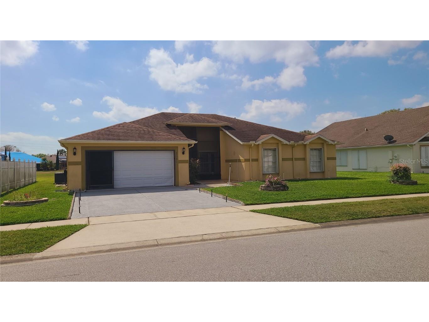2686 Hawthorne Lane Kissimmee FL 34743 - OVERSIZED RETENTION POND S5081482 image1