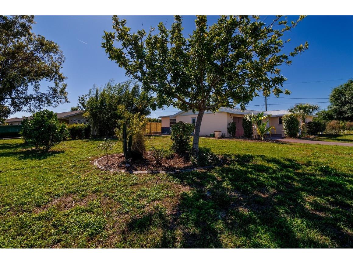 269 E Tarpon Boulevard NW Port Charlotte FL 33952 A4668651 image15