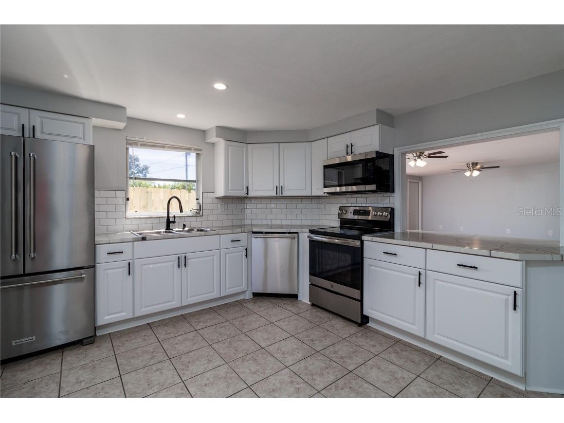 269 E Tarpon Boulevard NW Port Charlotte FL 33952 A4668651 image5