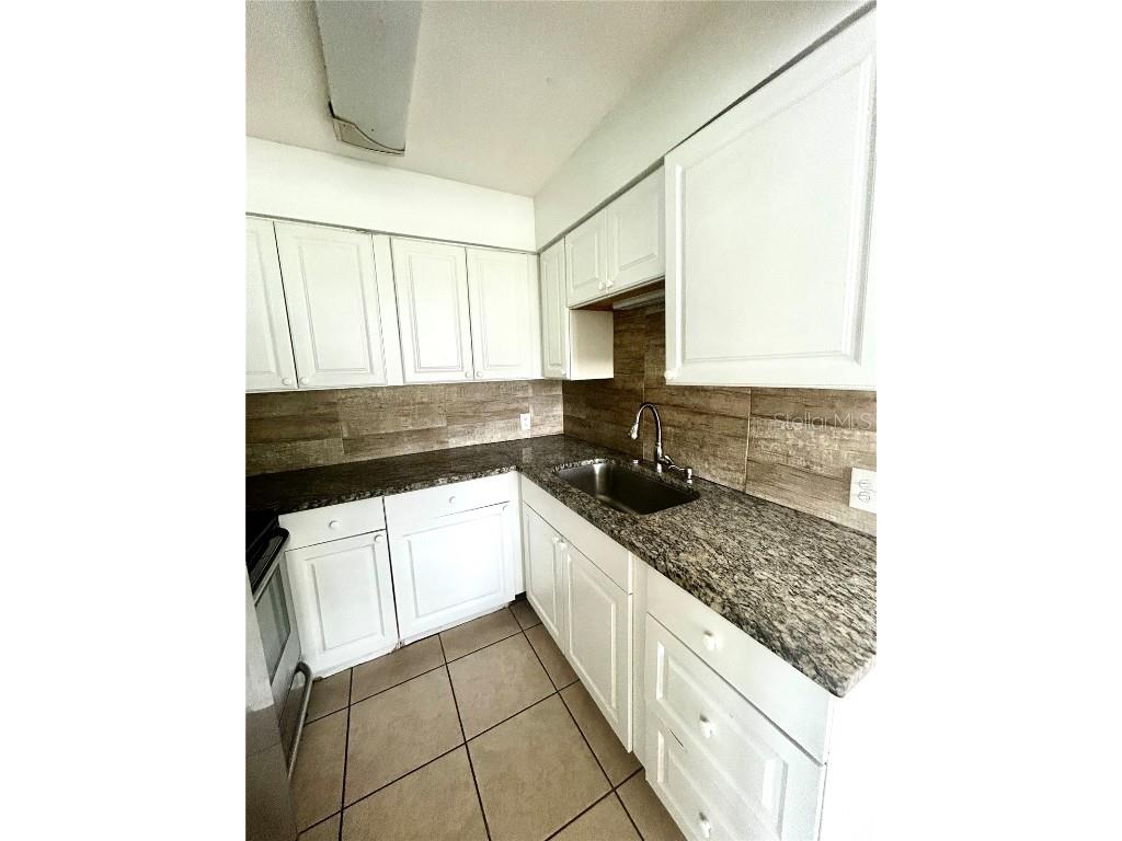 2695 Fruitville Road Sarasota FL 34237 A4670567 image3